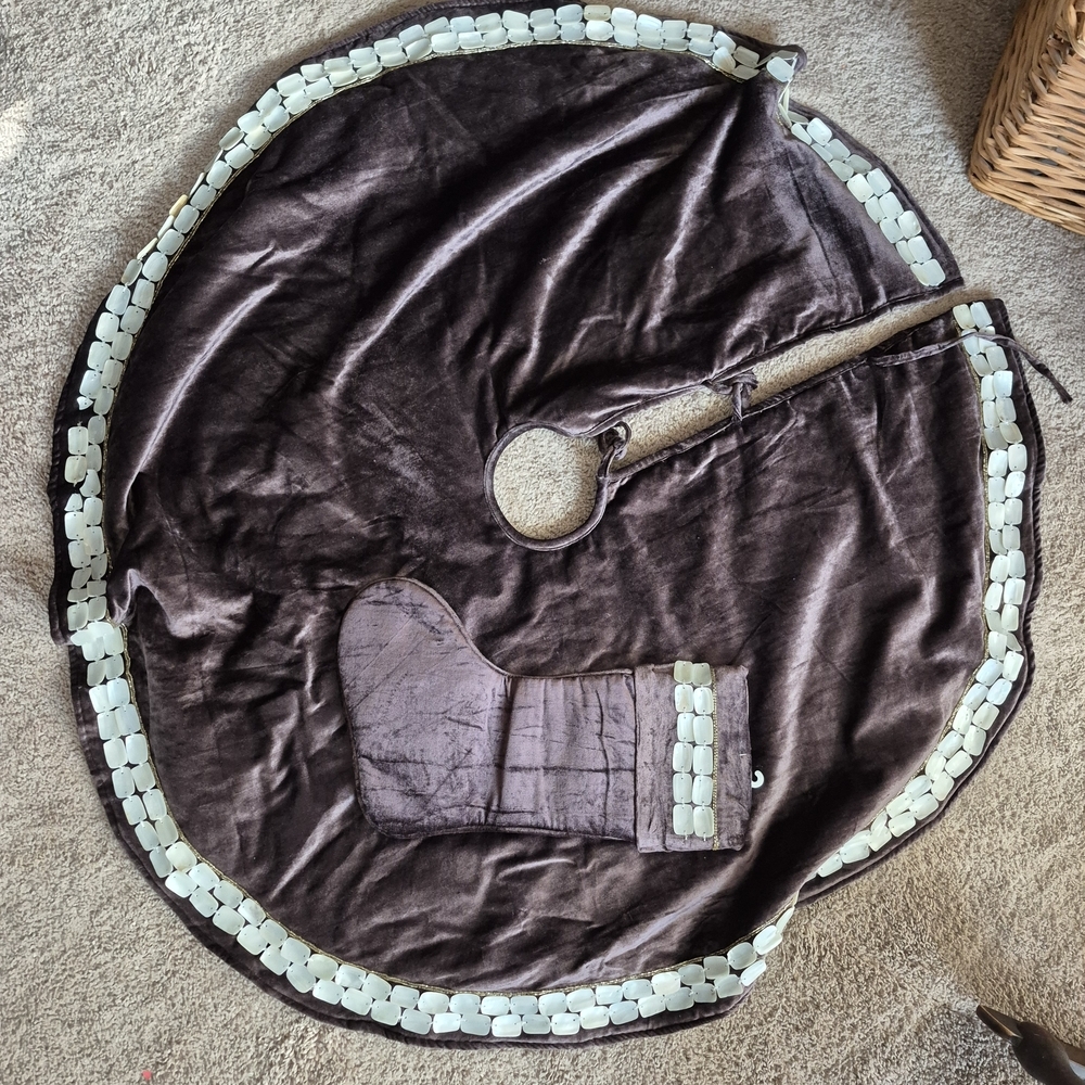 Elegant Brown Tree Skirt and Stocking Set - Picture 5 of 12